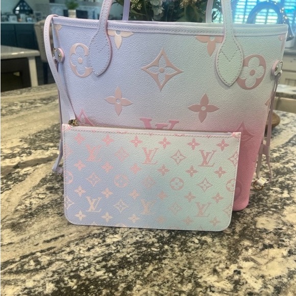 Louis Vuitton Neverfull MM Sunrise Pastel - Picture 3 of 15